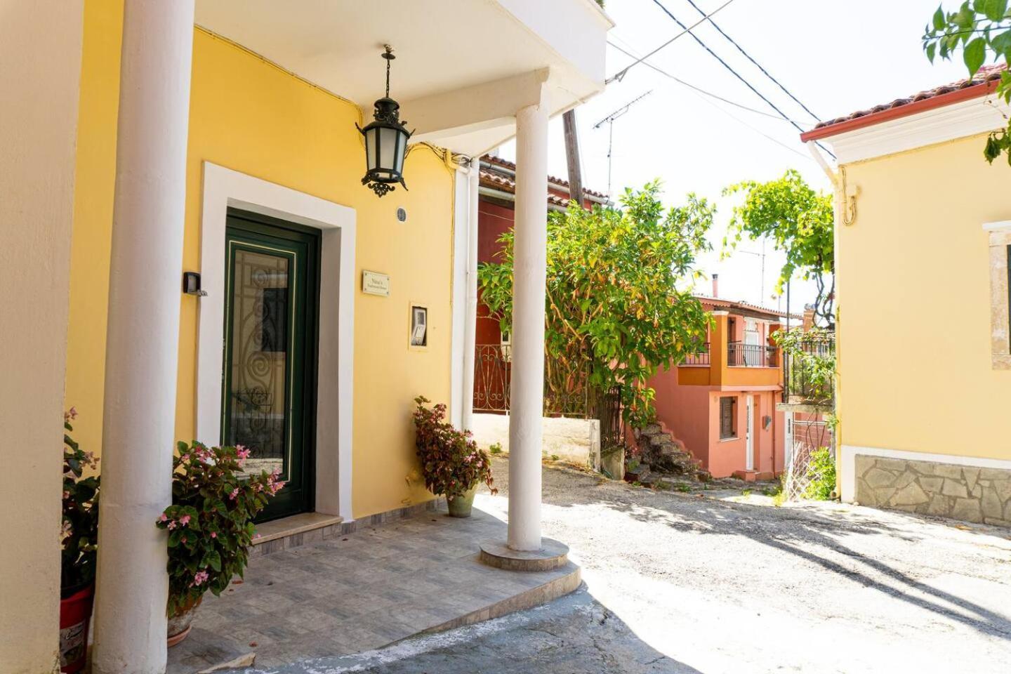 Nina'S Traditional House By Estia Valanio Exterior photo