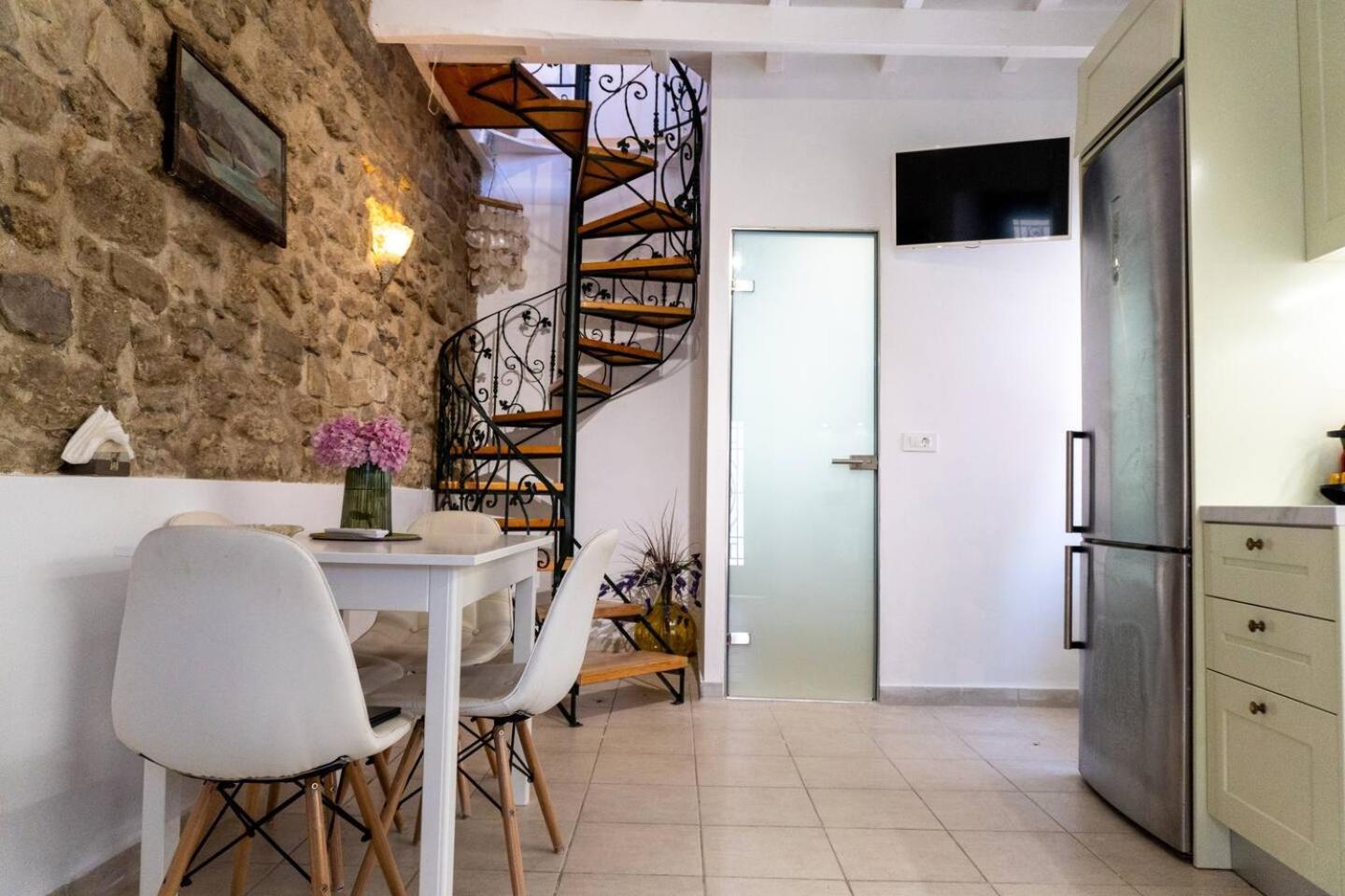 Nina'S Traditional House By Estia Valanio Exterior photo